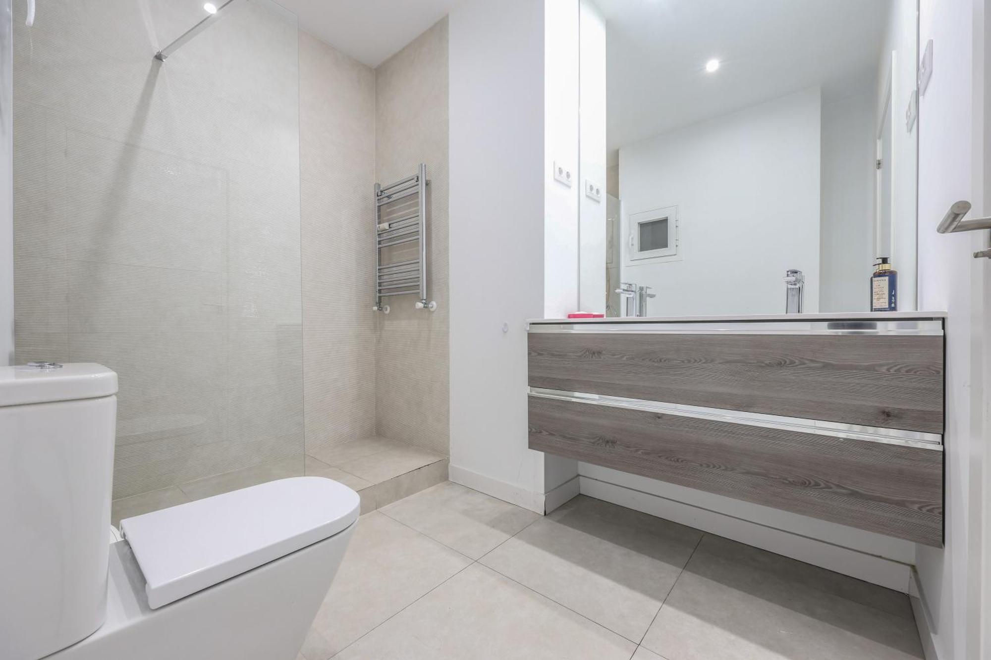 Be Coliving Madrid Centro Hotel Bagian luar foto