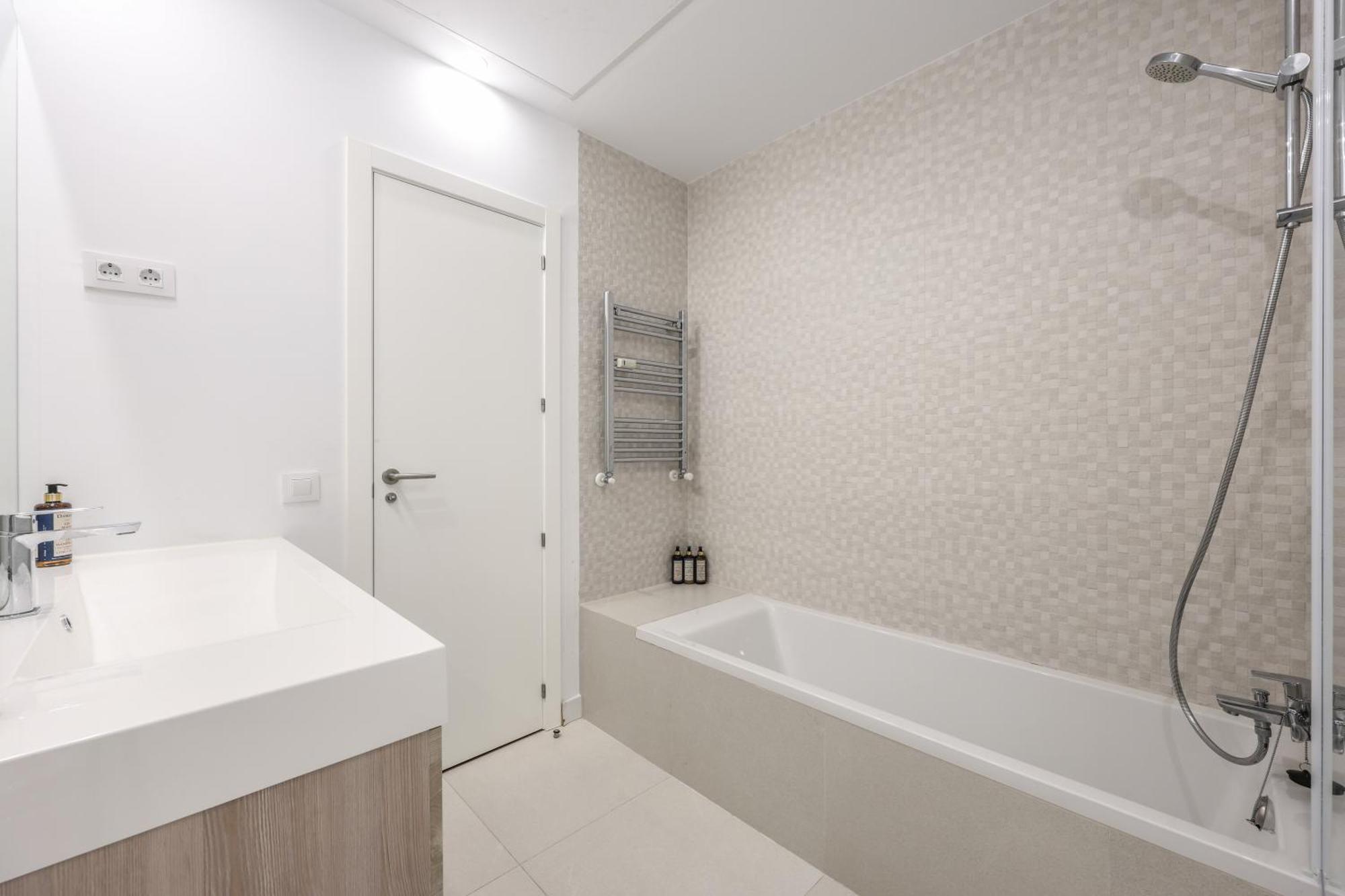 Be Coliving Madrid Centro Hotel Bagian luar foto